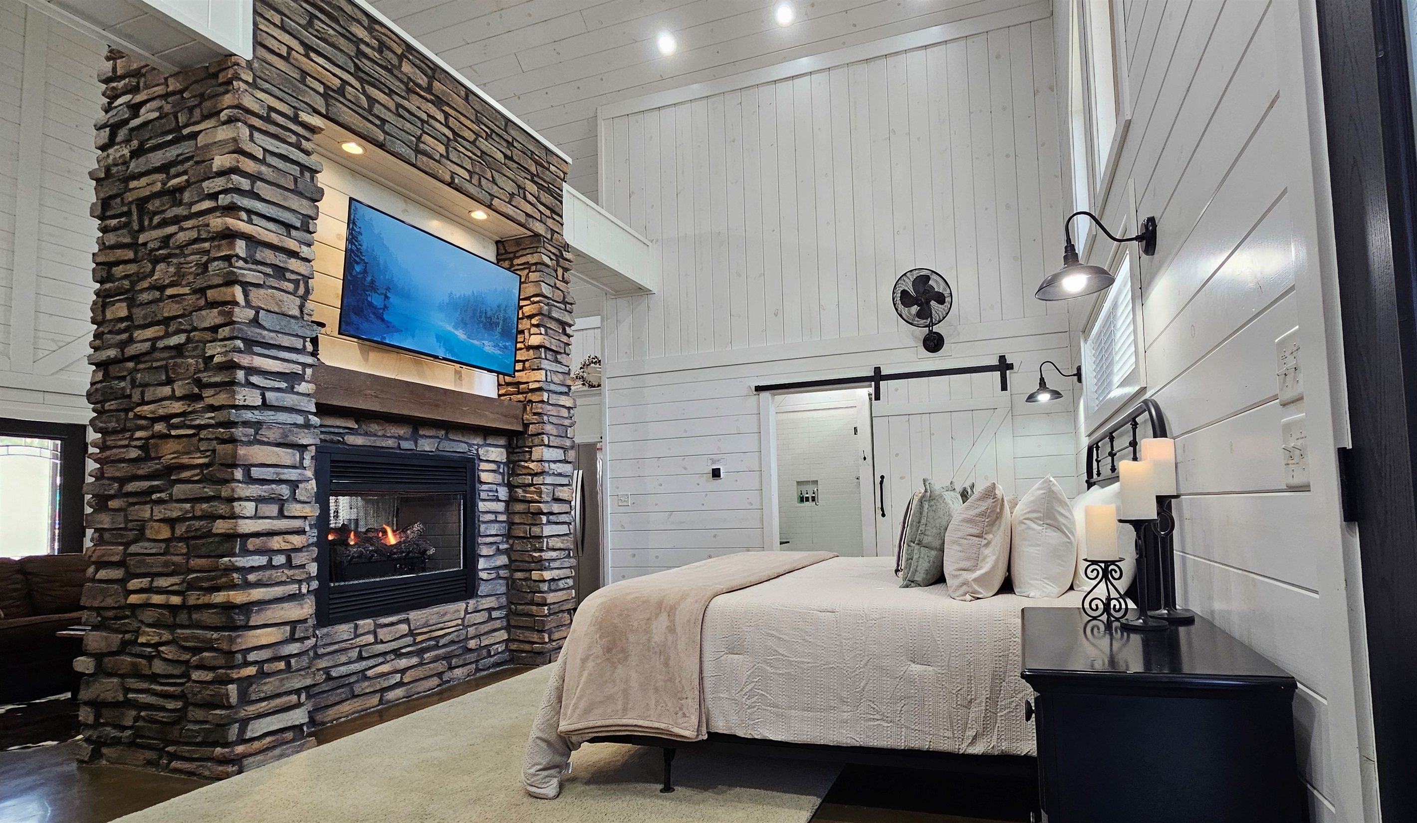 Large Studio bedroom with King bed, fireplace, & TV!