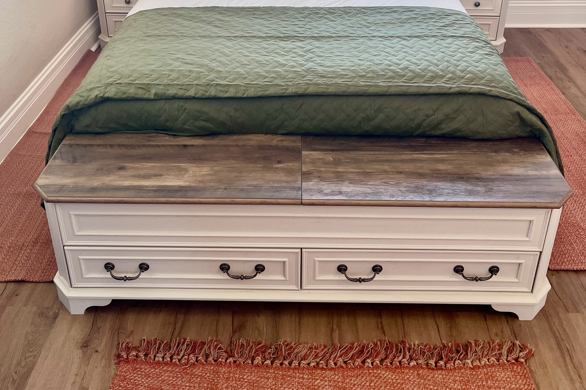 Your cozy bedroom retreat awaits. Unwind in a plush Queen bed after a day of exploring Prescott.