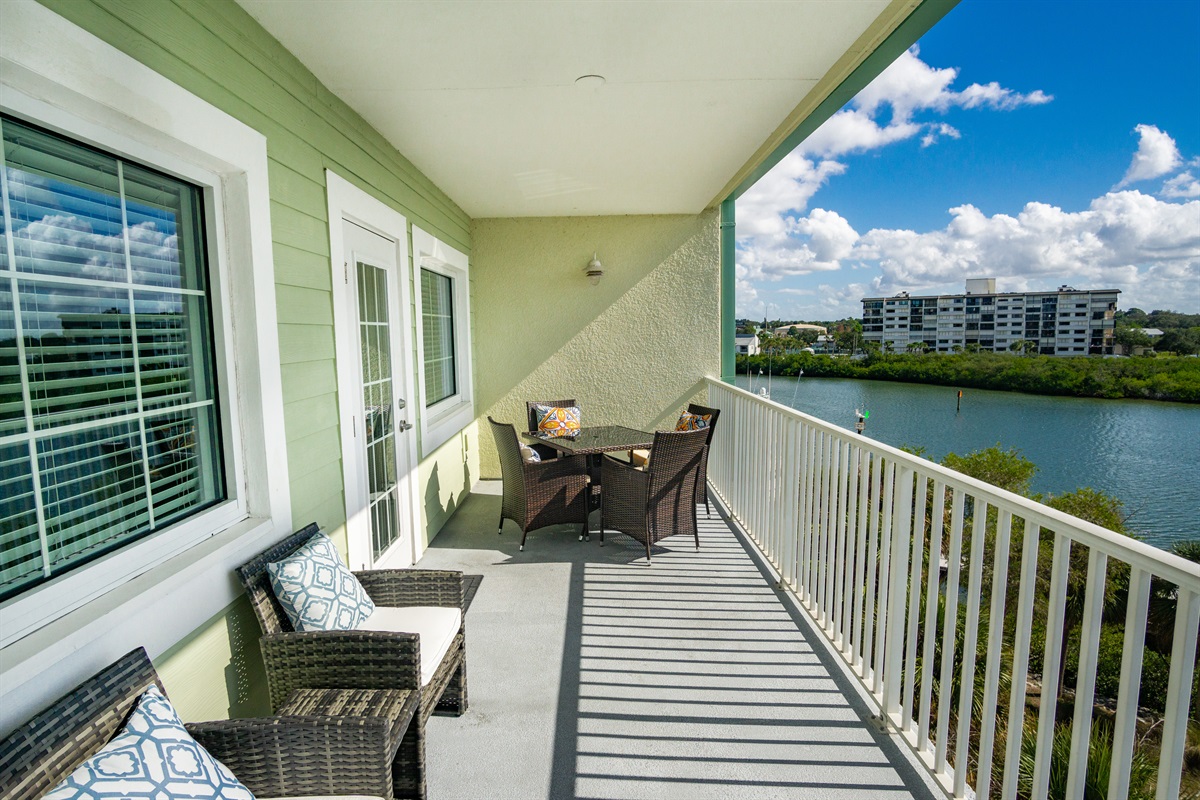 Back balcony - overlooks the Intracoastal