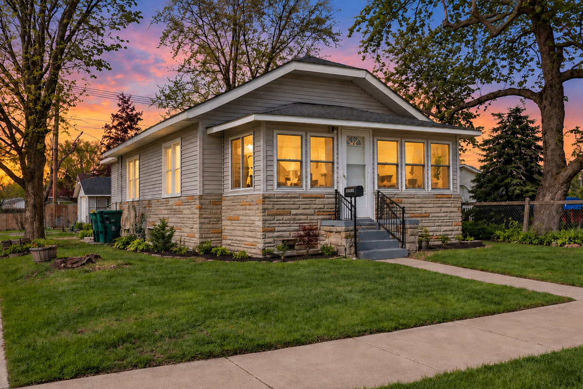 A private renovated bungalow convenient to Notre Dame, IUSB & South Bend.
