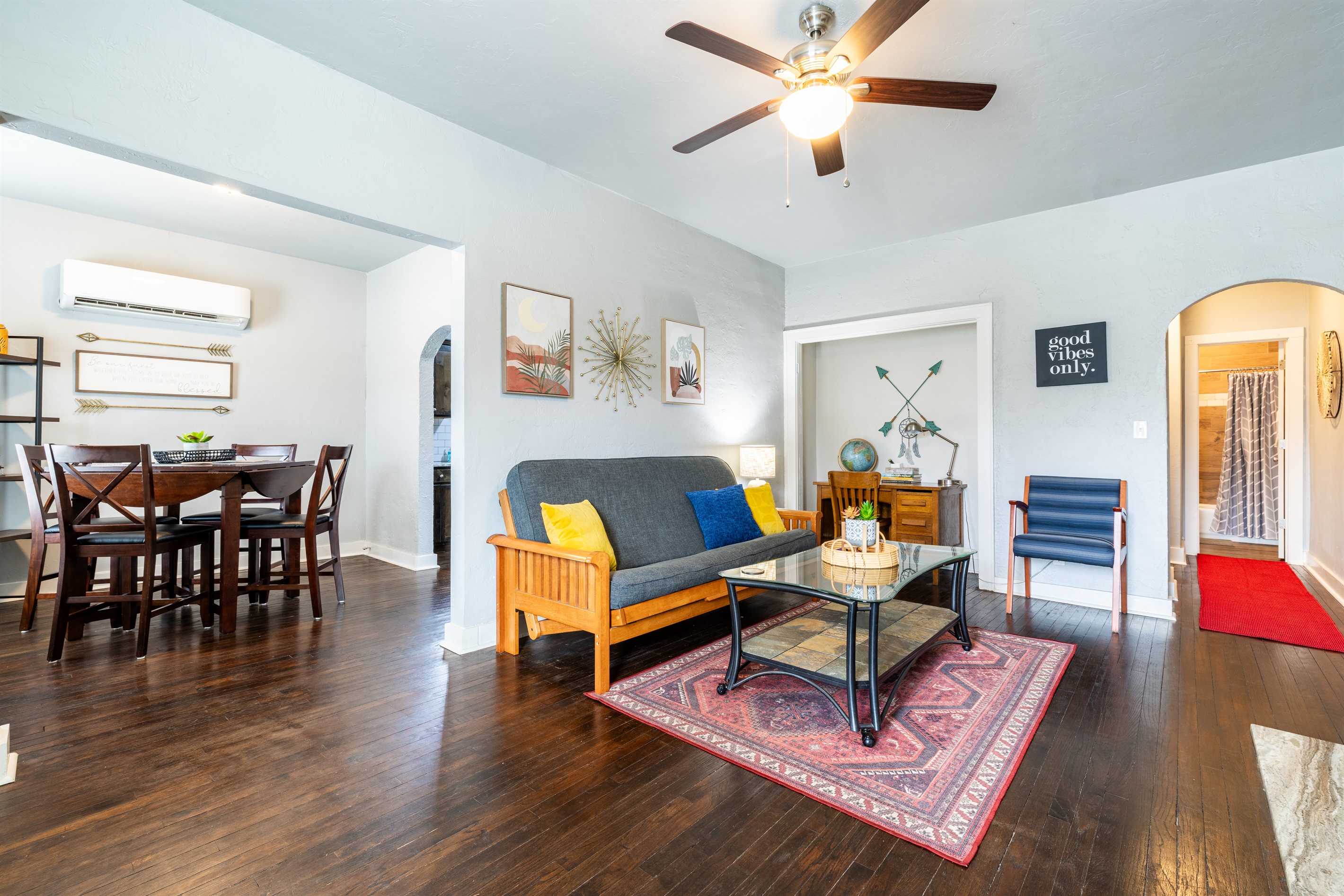 Living Room W Futon, Desk & TV