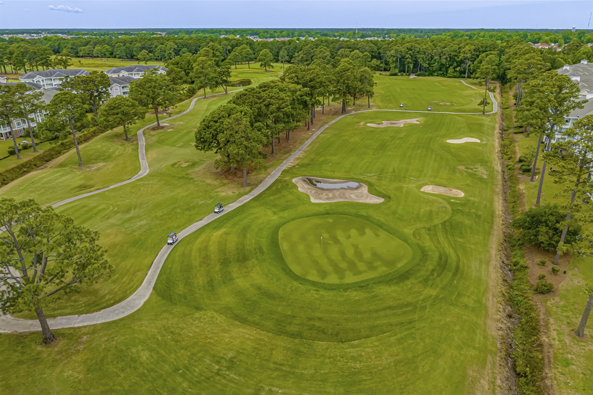 A Golfer's Dream...A golf course right on property