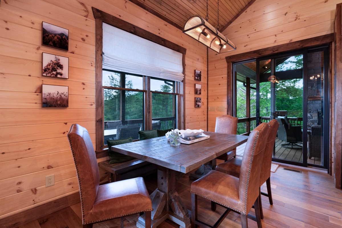 Enjoy meals with an incredible view, creating the perfect setting for family dinners or a romantic evening.