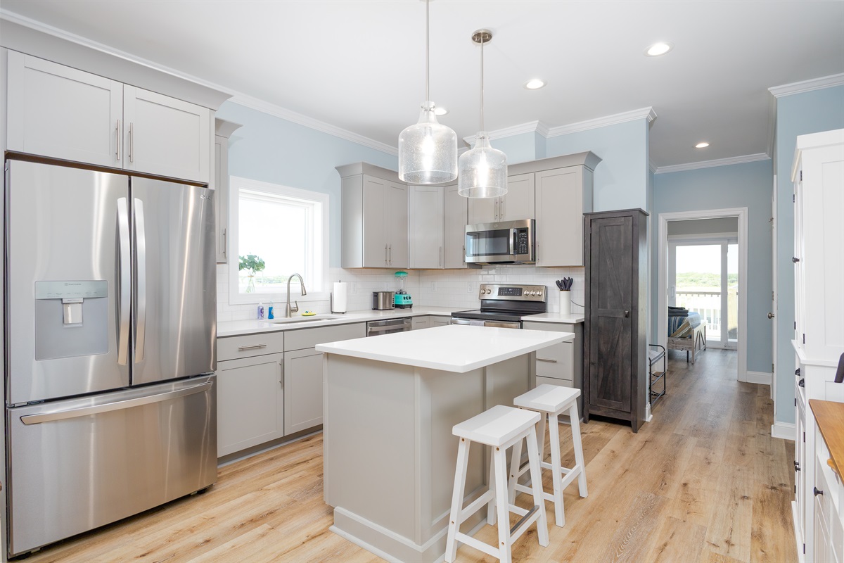 Modern kitchen with island/bar area