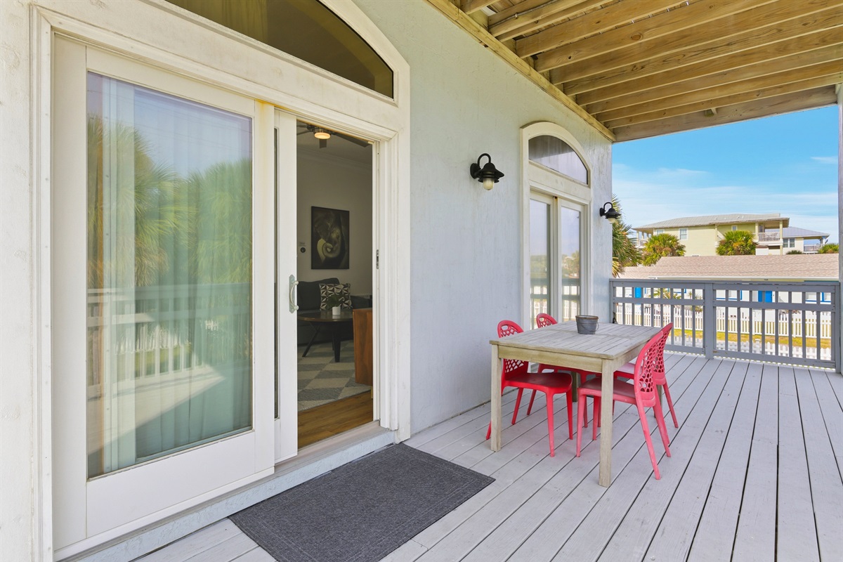 Double sliders lead to balcony 