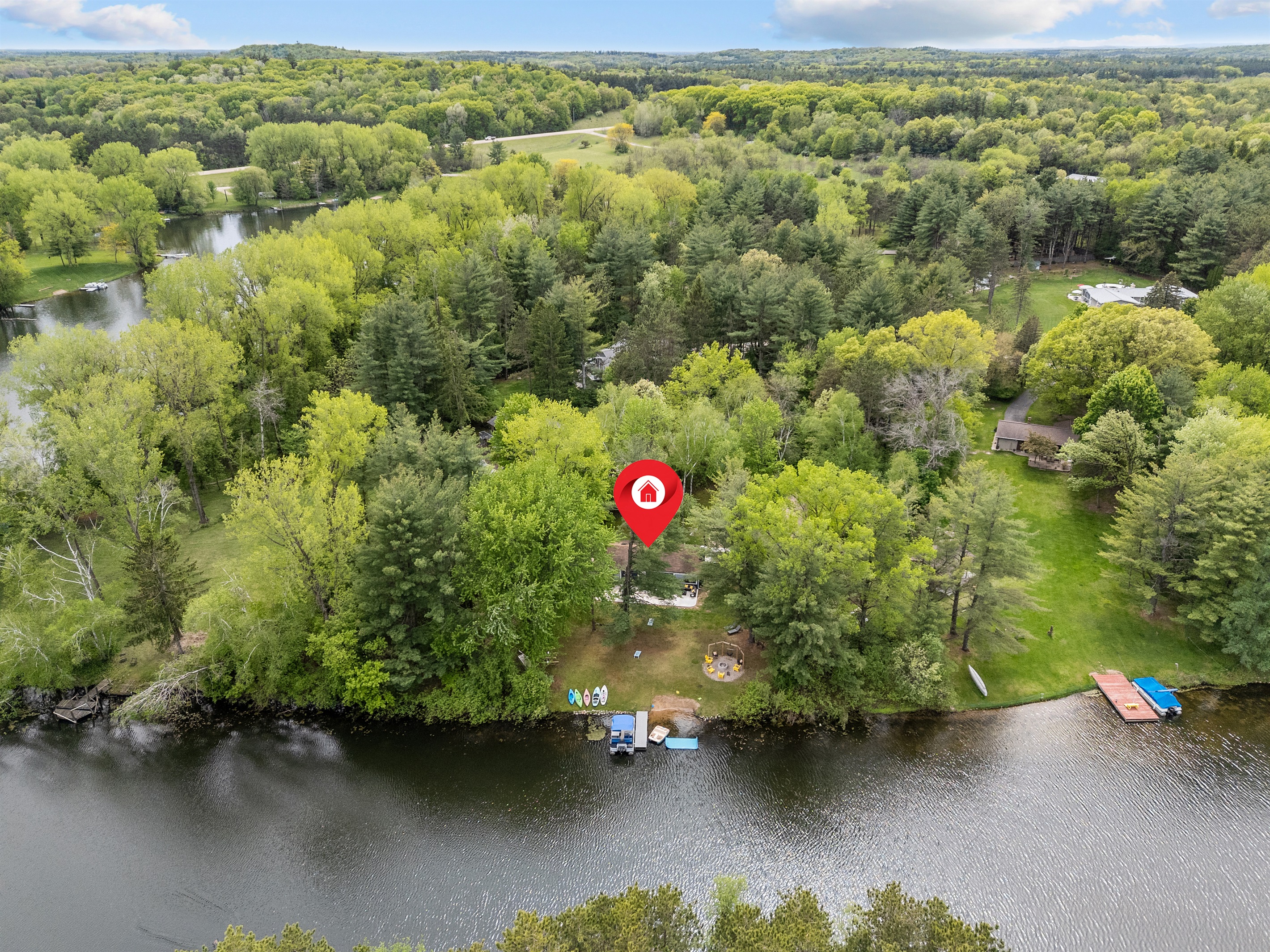 Lake views, towering pines, and room to breathe. This is Alpine Oasis.

