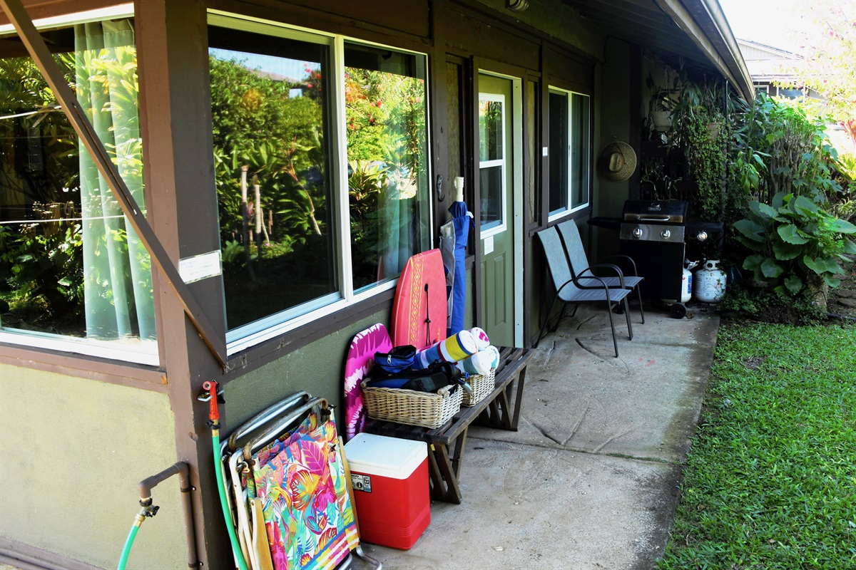 Walking toward the front door ...Beach equipment and bbq there for you