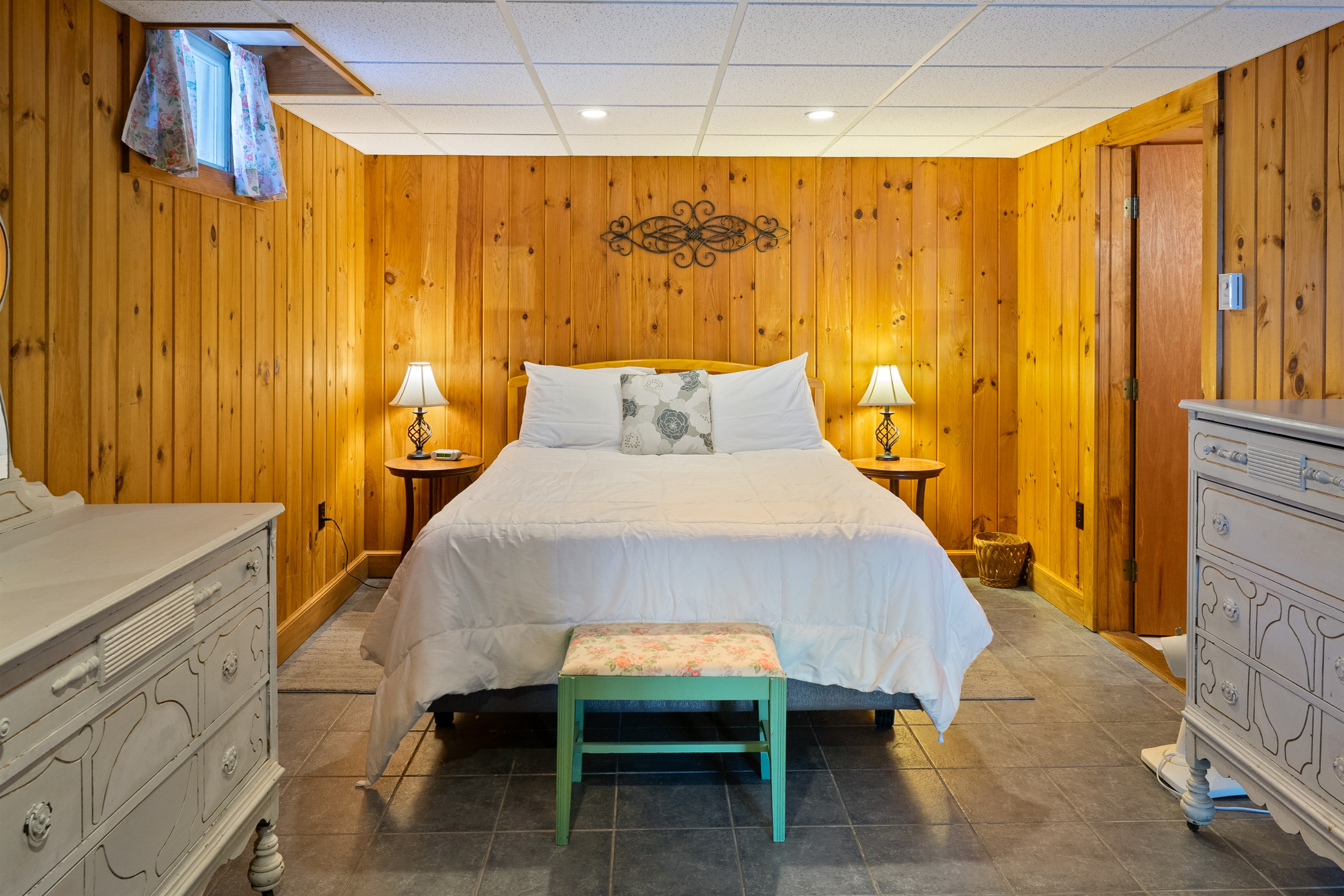 Master - Lower Level - Queen - Closet - Vanity - Dresser