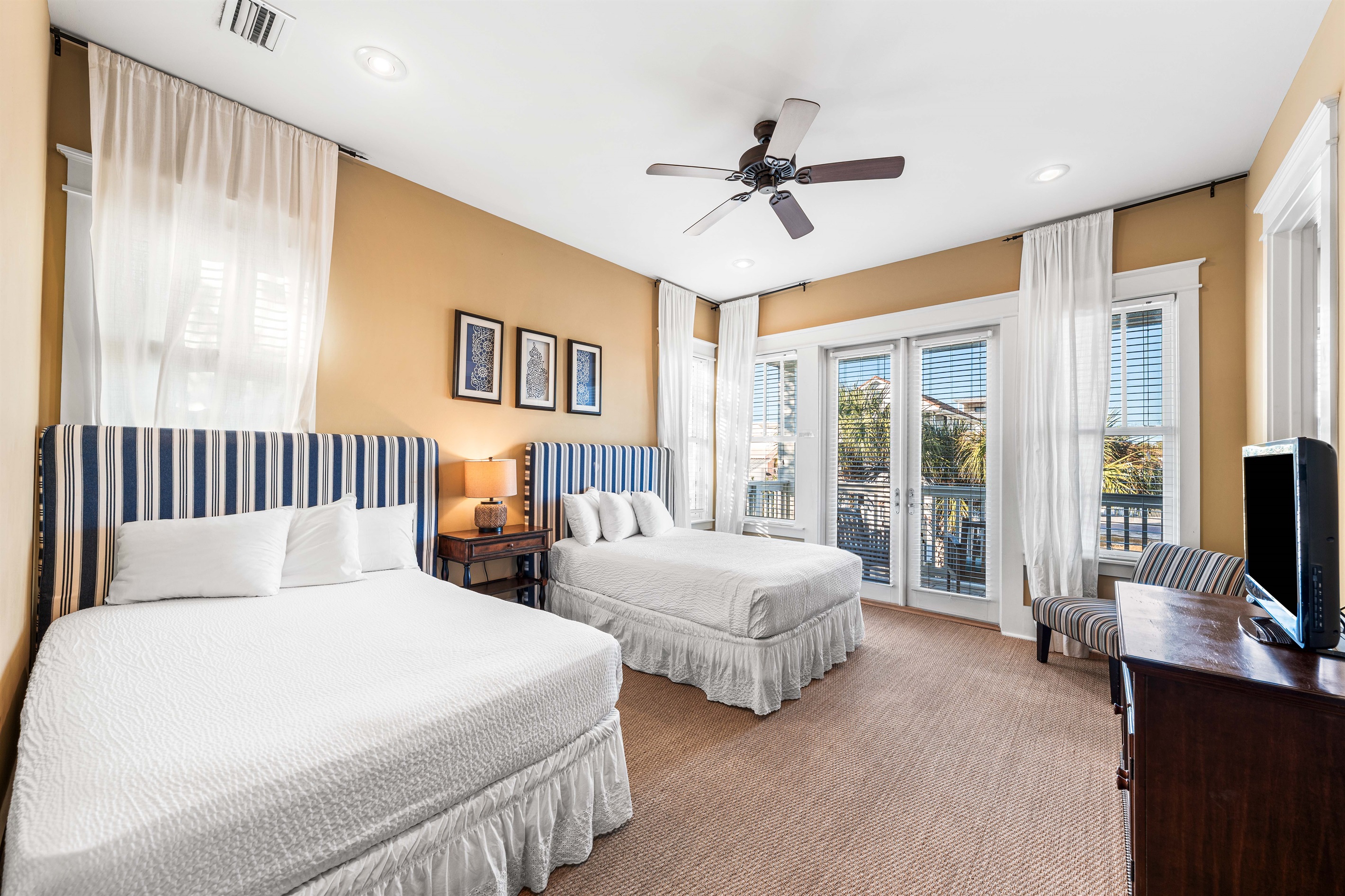 2nd Floor 2 Full Beds