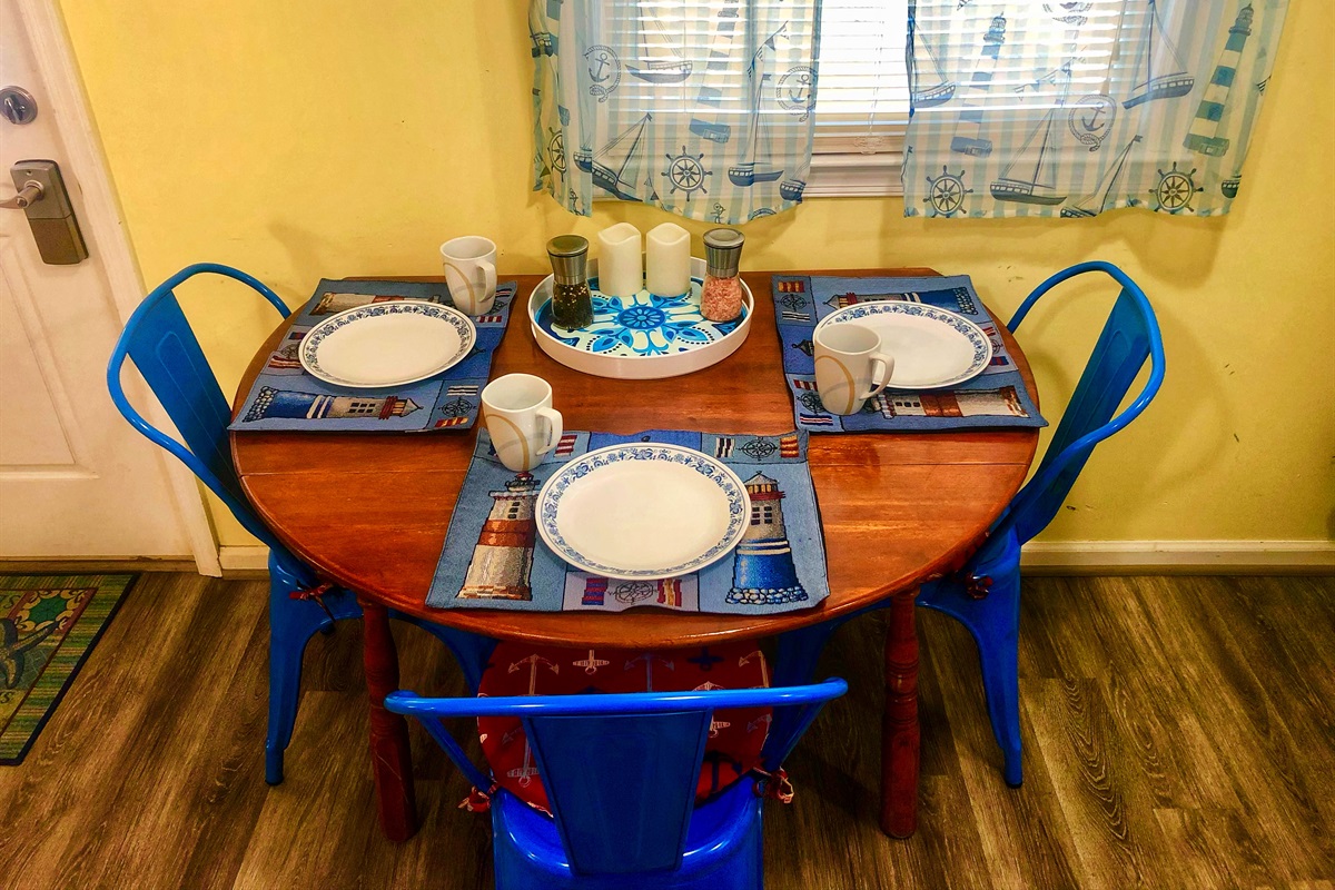 Captain's Cabin OBX — kitchen table