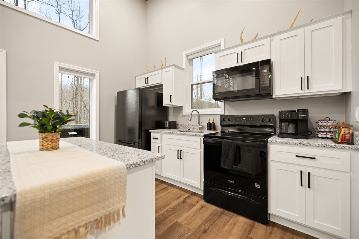 Fully equipped kitchen ready for your morning breakfast of choice or preparing that midnight snack.