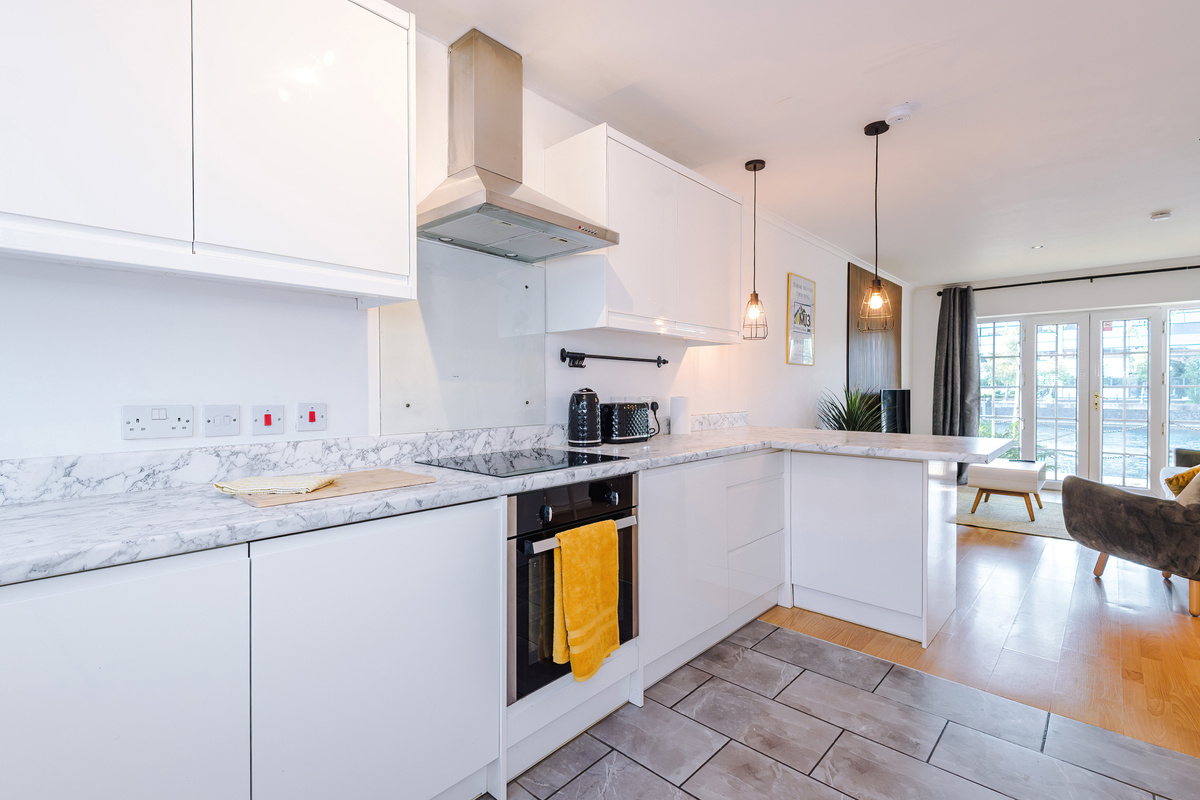 Fully equipped kitchen with Washer-Dryer & Dishwasher