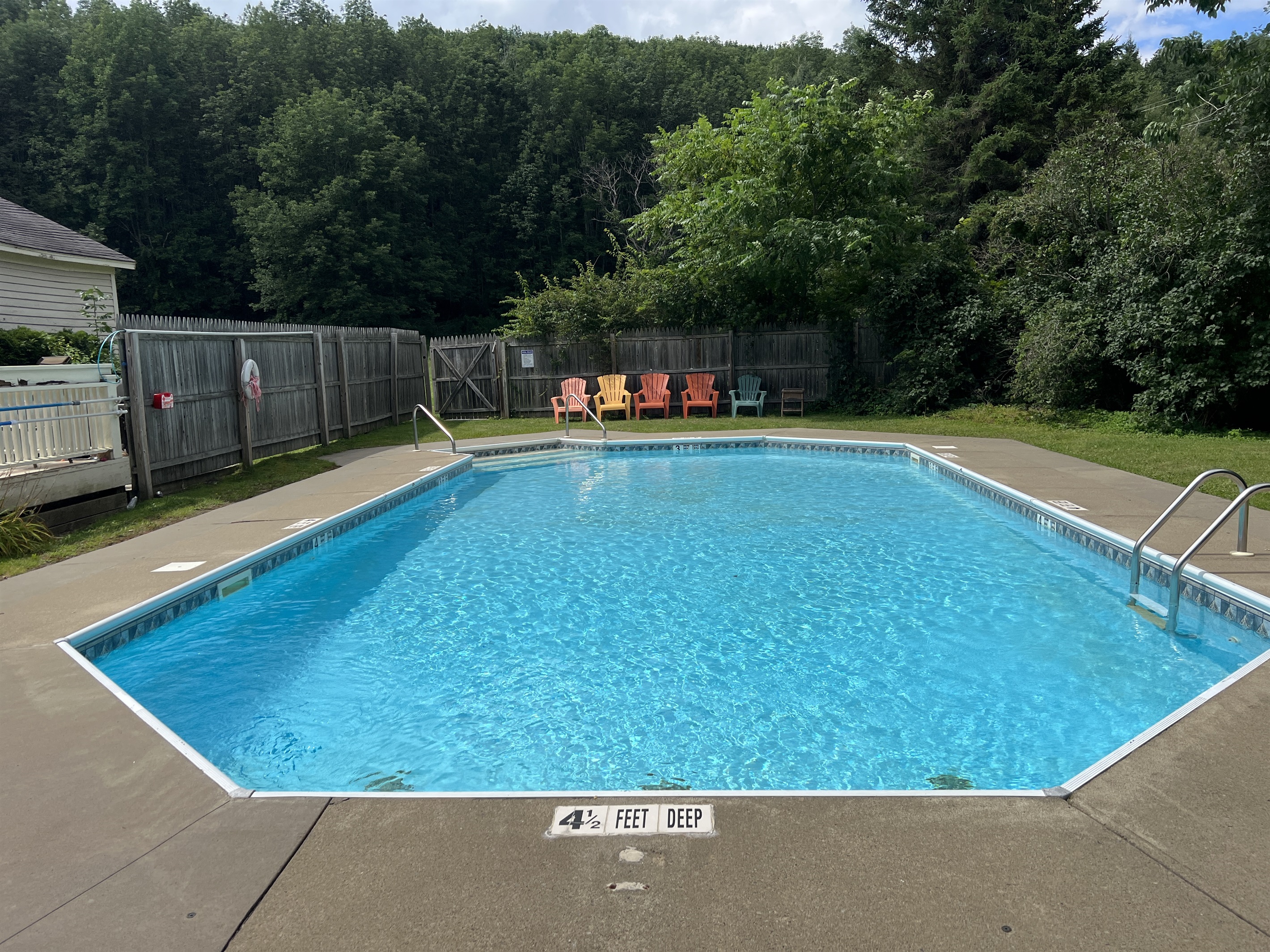 The Federal House pool shared use with The main house and apartment 2 . Pool open from Memorial day - Labor day only.