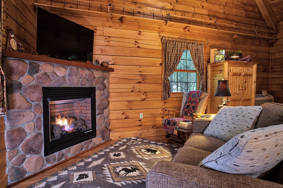 Chicory Cabin upholds a no-smoking policy and includes air-conditioned interiors, a television with a DVD player, and WiFi access.