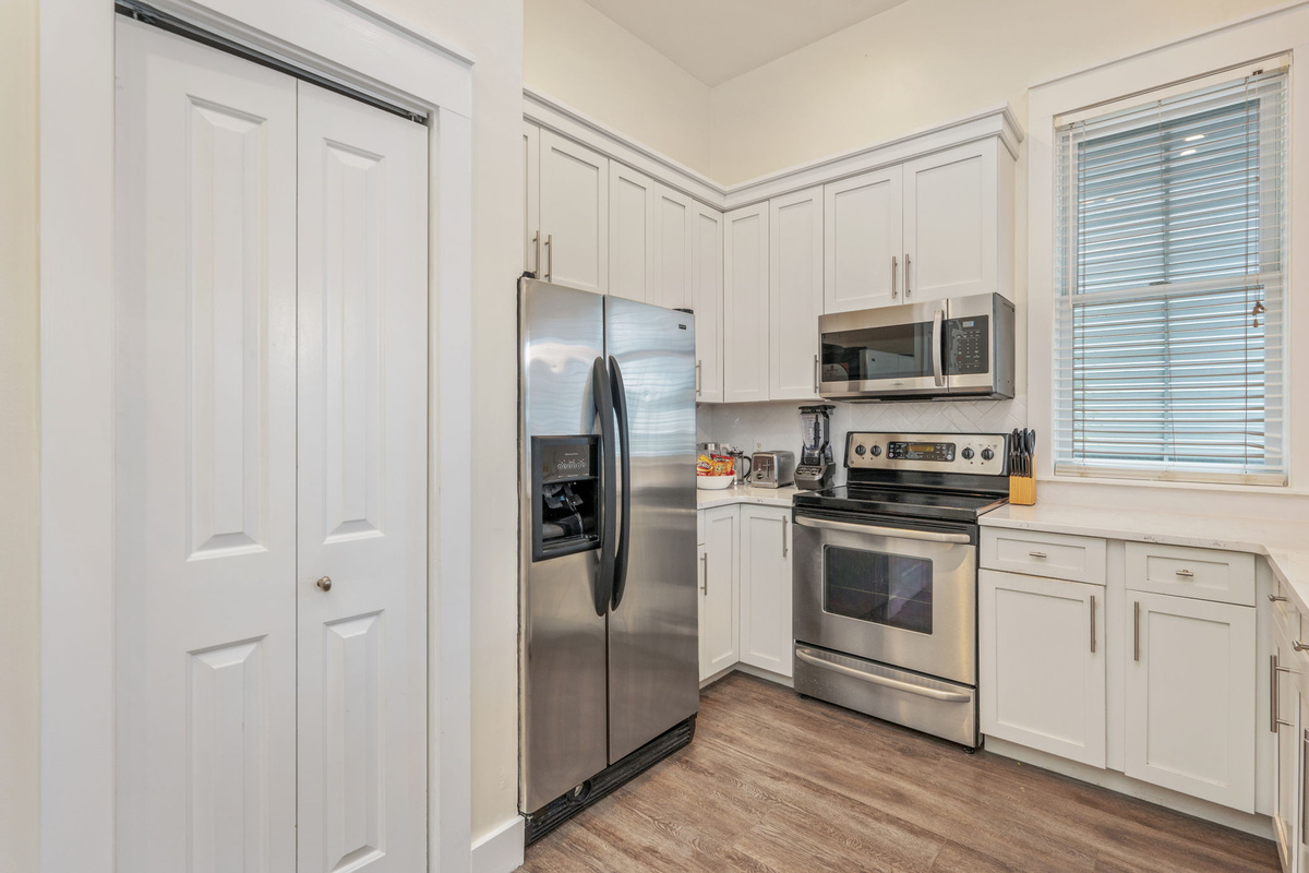 Fully stocked kitchen perfect for gatherings
