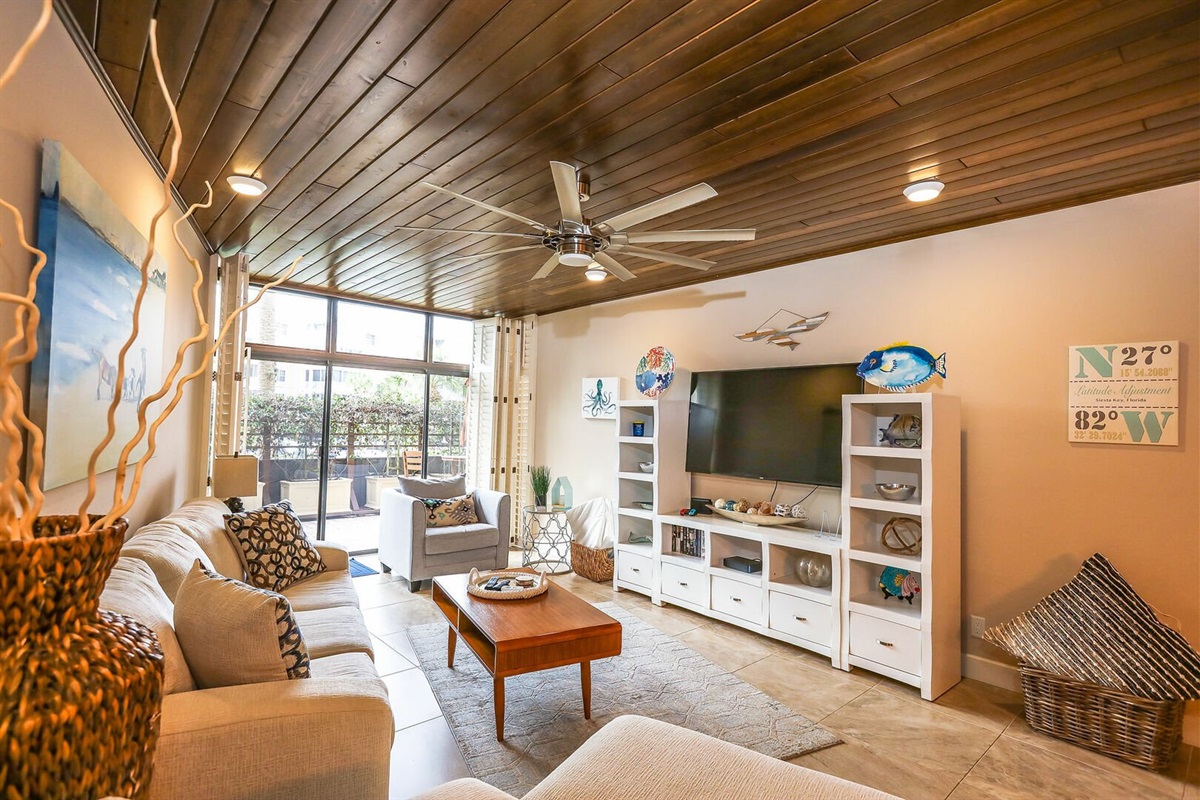 Charming beach-style gathering space for the whole group.