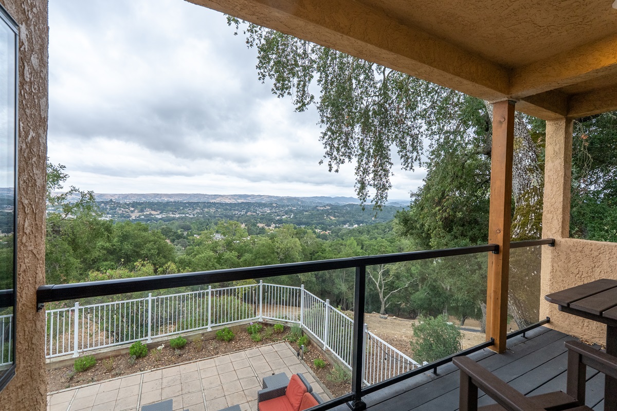 Enjoy your morning coffee on the patio right outside the kitchen!
