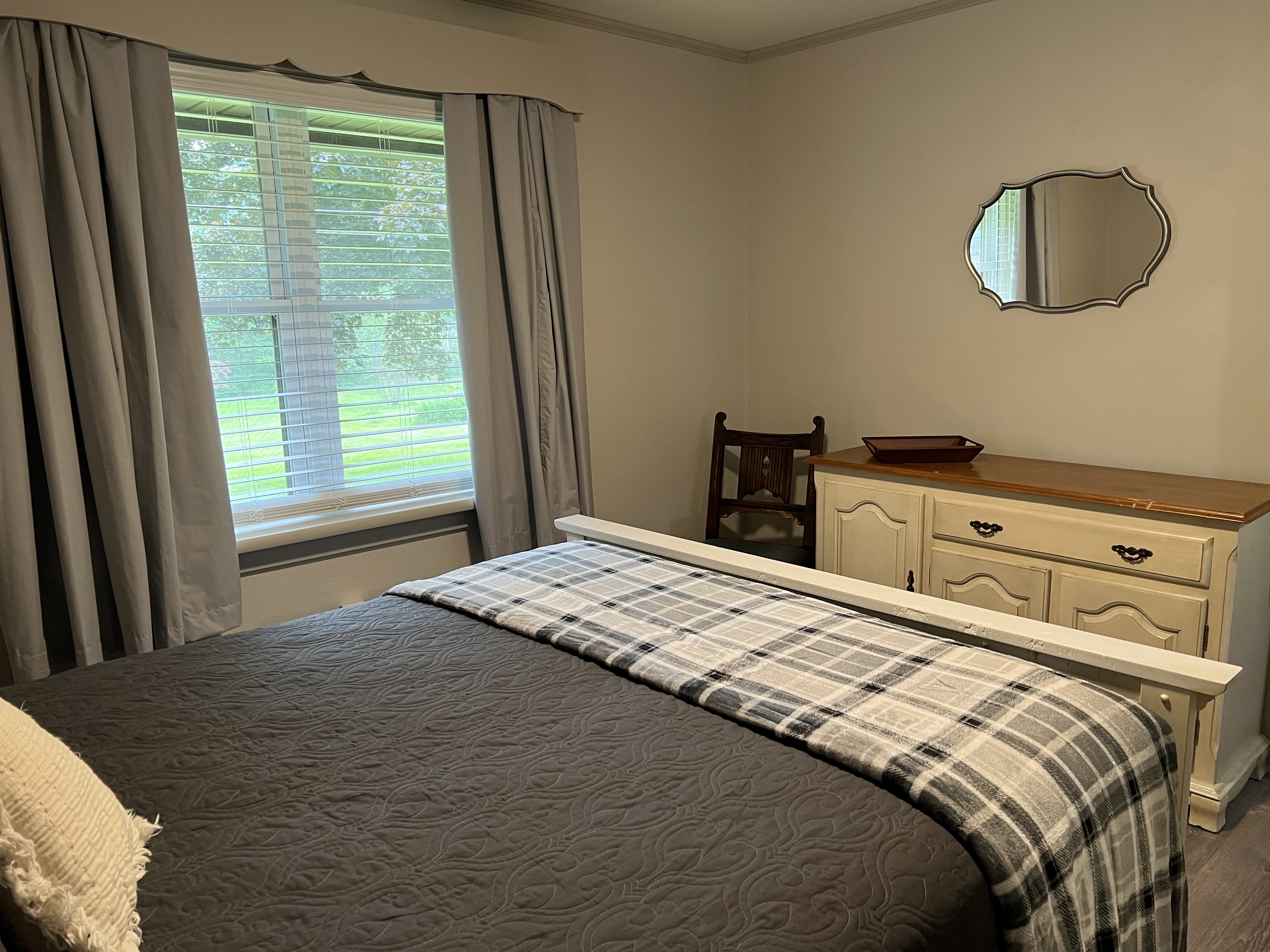 Main level Queen bedroom