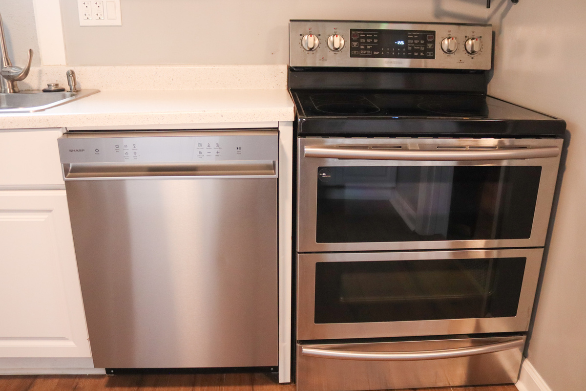 Fully equipped kitchen to make meals 
