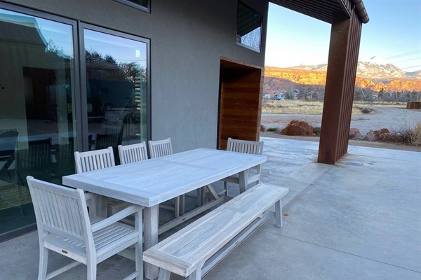 Outdoor dining option with Views!