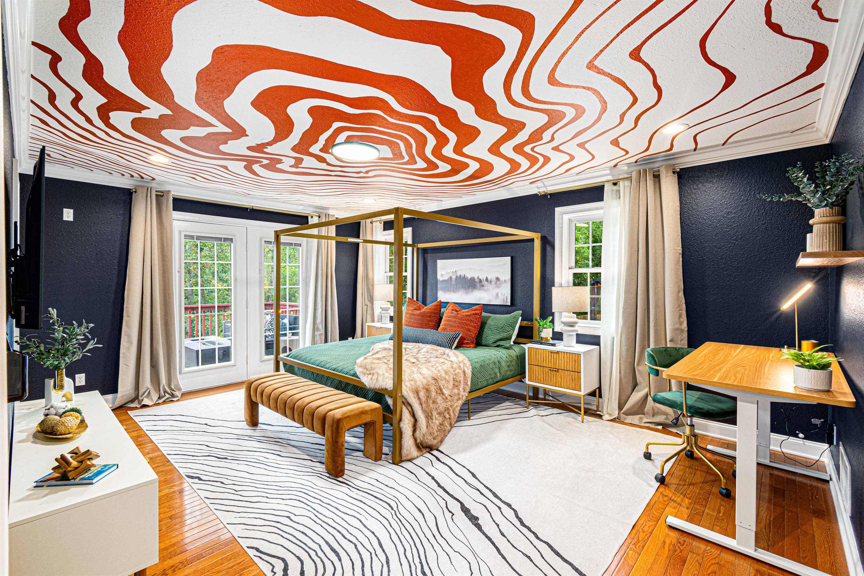 Experience comfort and creativity in our spacious primary bedroom! 🎨🛌 Enjoy mountain views, access to the upper deck, a comfy king-size bed, premium furniture, a standing desk for productivity, and a lavish ensuite bathroom.🌿✨