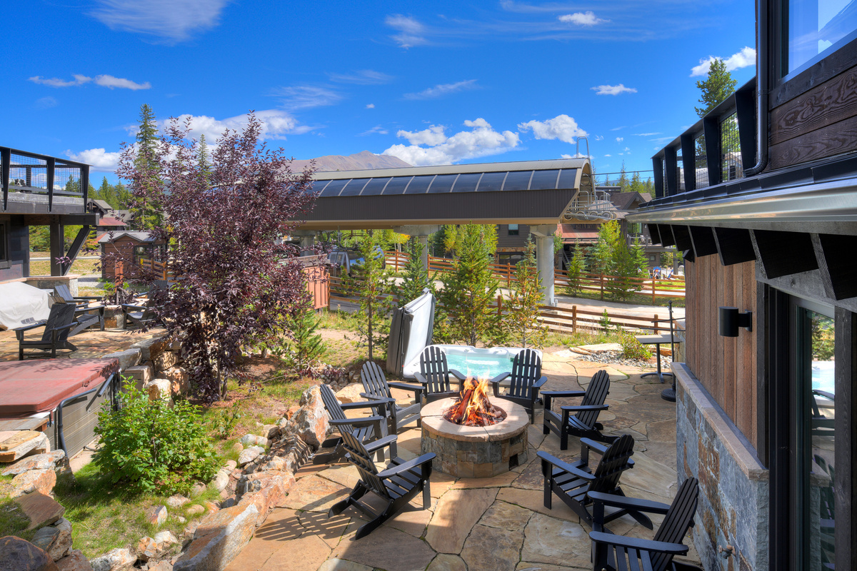 Outdoor living space with Firepit