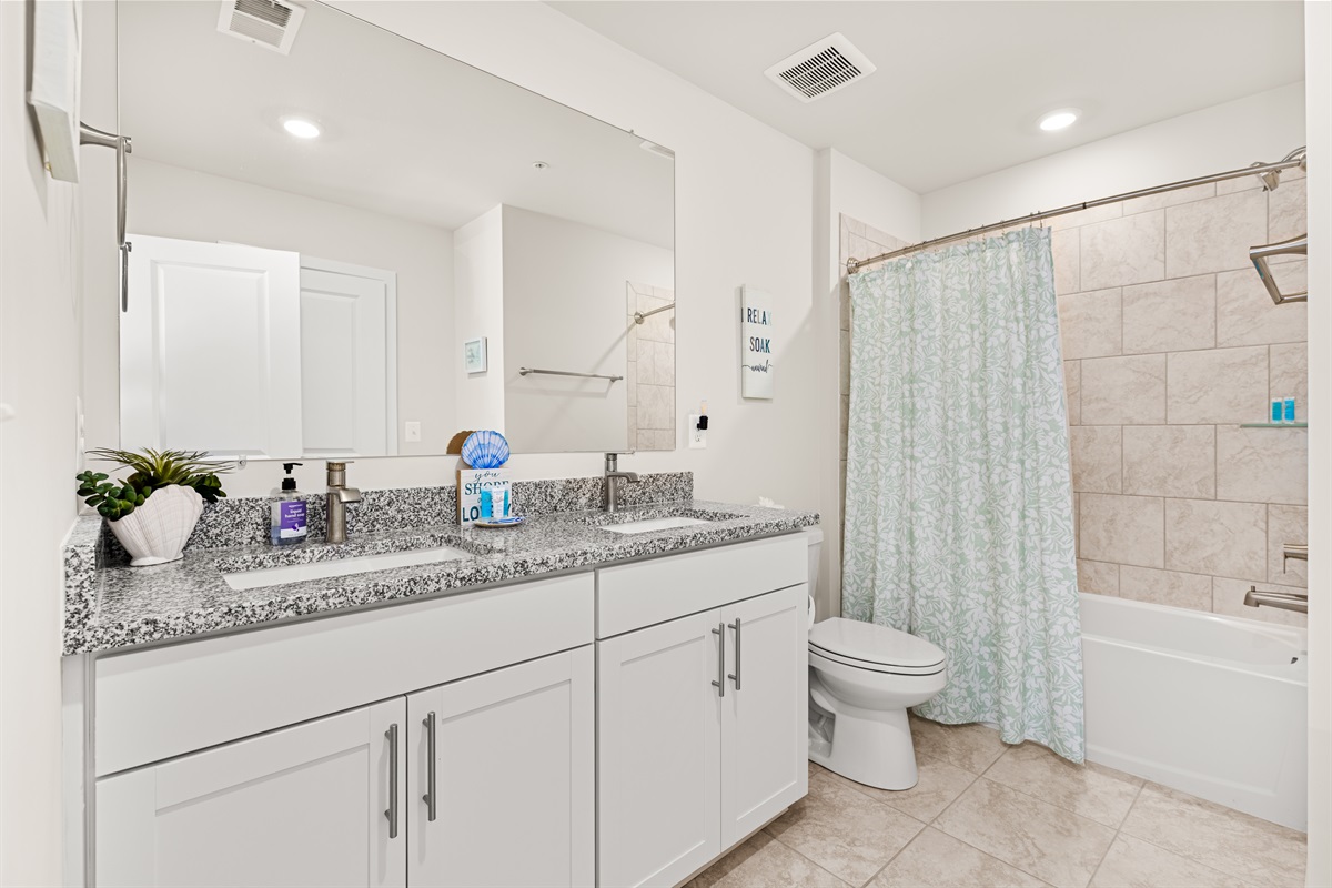 Full Bath on 4th Floor-2 doors connects to King Bed #3 and loft area.