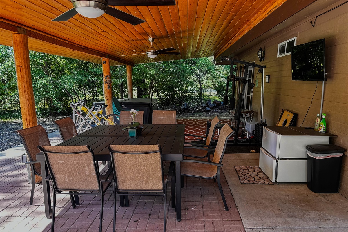 Outdoor Dining spaces (Seats 8)