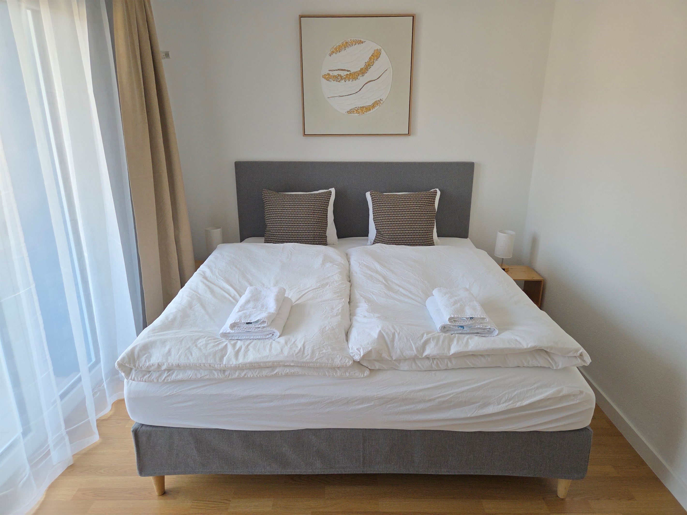 Bedroom 1 with King sized bed (180x200cm)