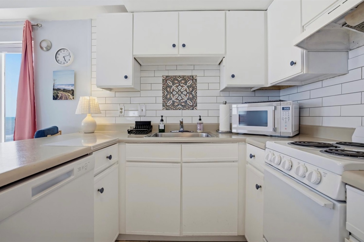 A well-equipped kitchen ready for everything from morning coffee to a quiet dinner in — fresh, simple, and thoughtfully styled. ⭐