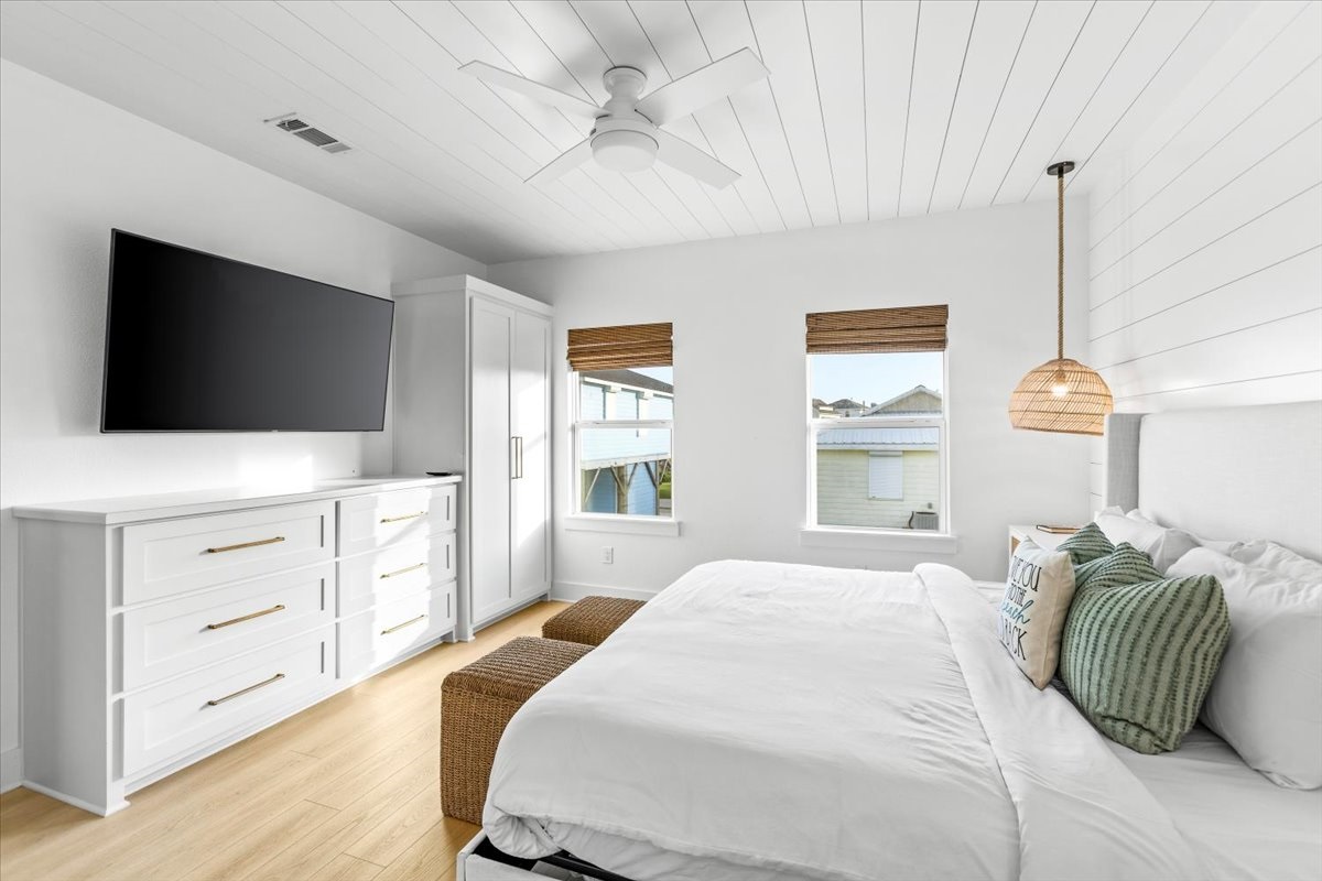 1497194d38c24c009515b15dd0aef680 Large | Beachhouse | Texas | TX | Vacation Homes | Galveston | Crystal Beach | Kokomo | Breezy Days | Beachfront Elegance | Sunrise Serenity | Southern Sands Property Management, LLC