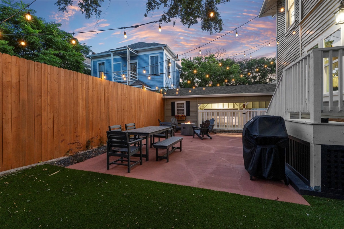1498f61eed494885a9c9cffa2b92a2cb Large | Beachhouse | Texas | TX | Vacation Homes | Galveston | Crystal Beach | Kokomo | Breezy Days | Beachfront Elegance | Sunrise Serenity | Southern Sands Property Management, LLC
