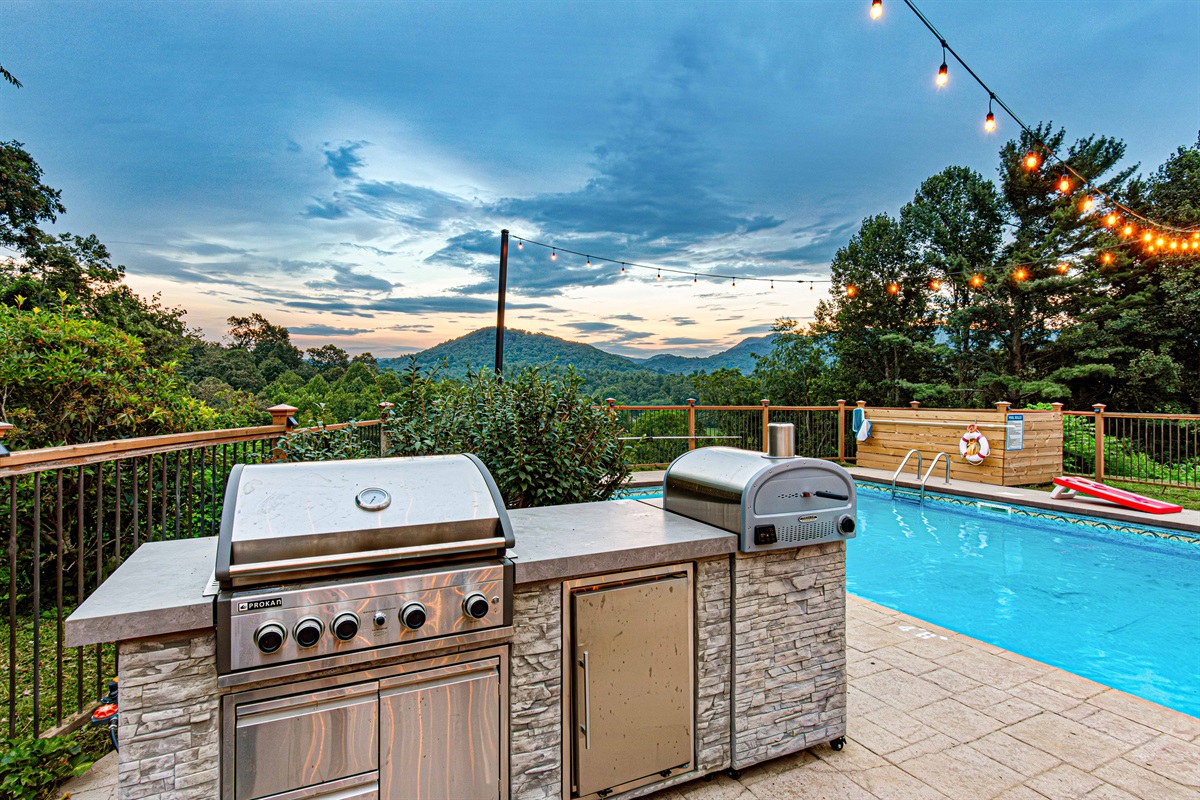 Fire up the grill, drink fridge or pizza oven, and enjoy poolside cooking with mountain views—perfect for casual summer lunches, evening barbecues, and unforgettable outdoor gatherings. 🍔🌄🔥