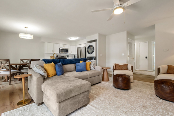 Stylish Notre Dame Haven | 2BR/2BA | Private Balcony + Parking, photo 15