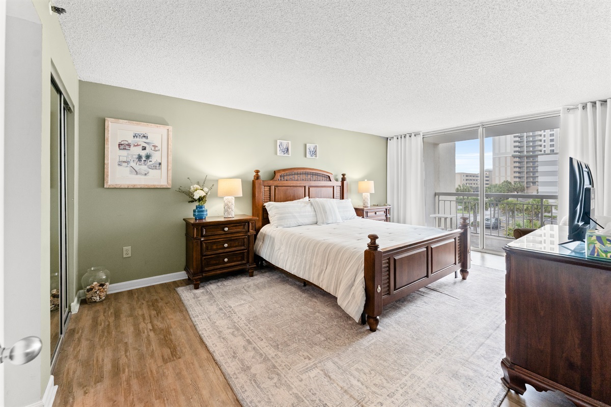 Beautiful Main Bedroom with king bed, ensuite