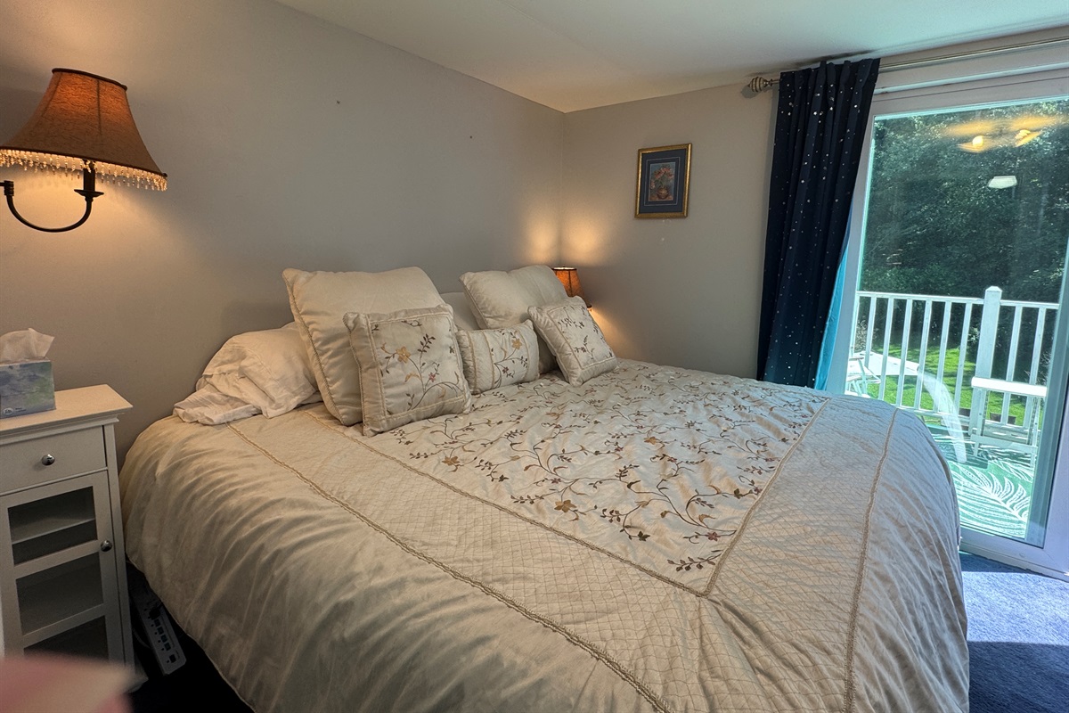 2nd floor King with private balcony