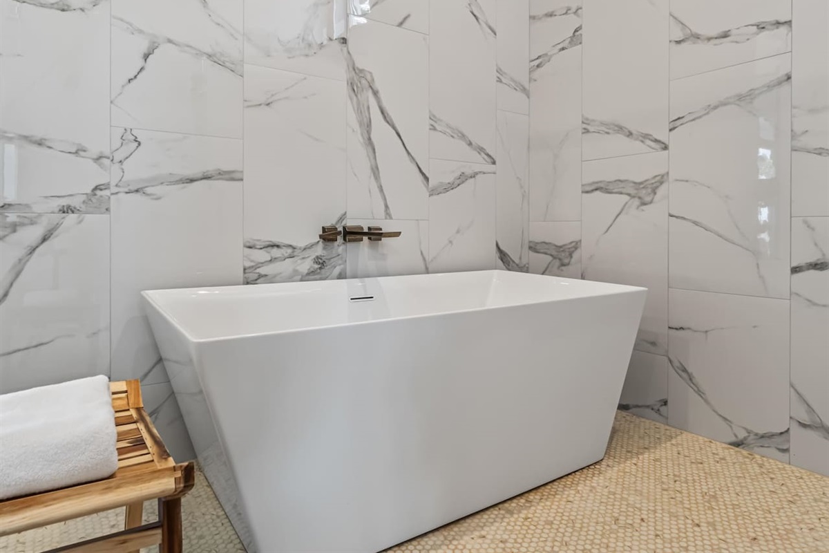 Master bathroom soaking tub.