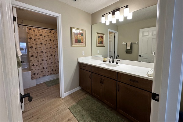 Upstairs King Master Bath #2 Ensuite