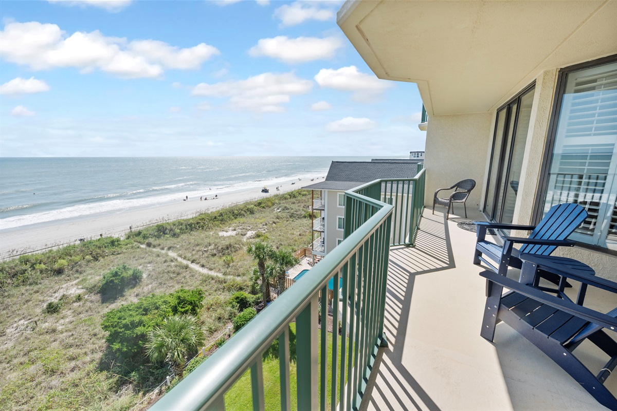 Amazing Living Room with Stunning Views🌊☀️