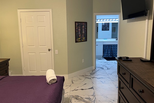 Suite 2 - King Bed