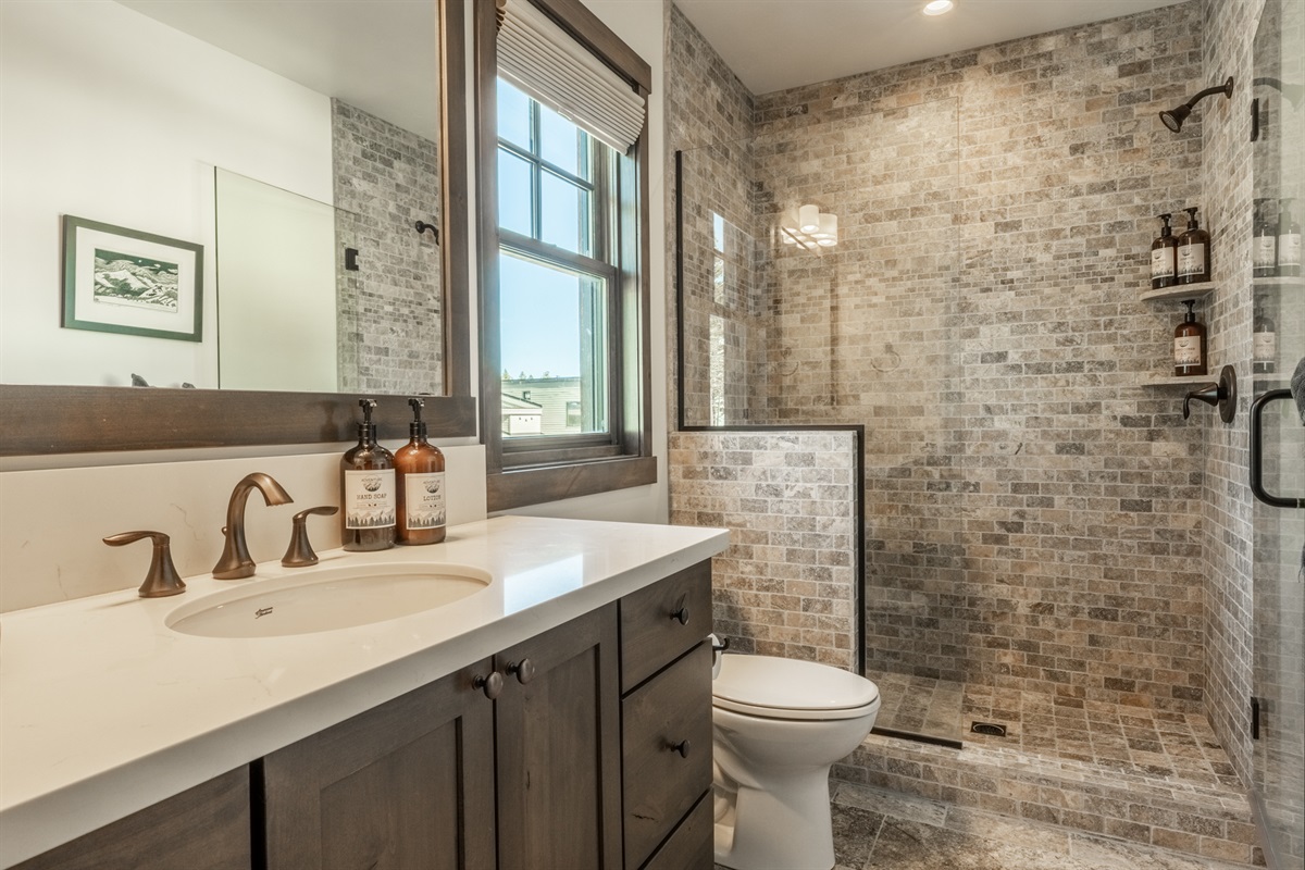 Beautifully finished with statement tile, this bathroom’s walk-in shower and bench offer comfort and ease, whether you’re starting the day or rinsing off after the slopes.