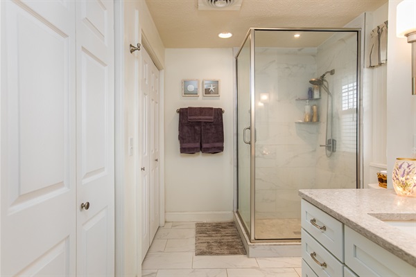Spacious 4-Bedroom Home 1 Mi to ND Stadium!, photo 11