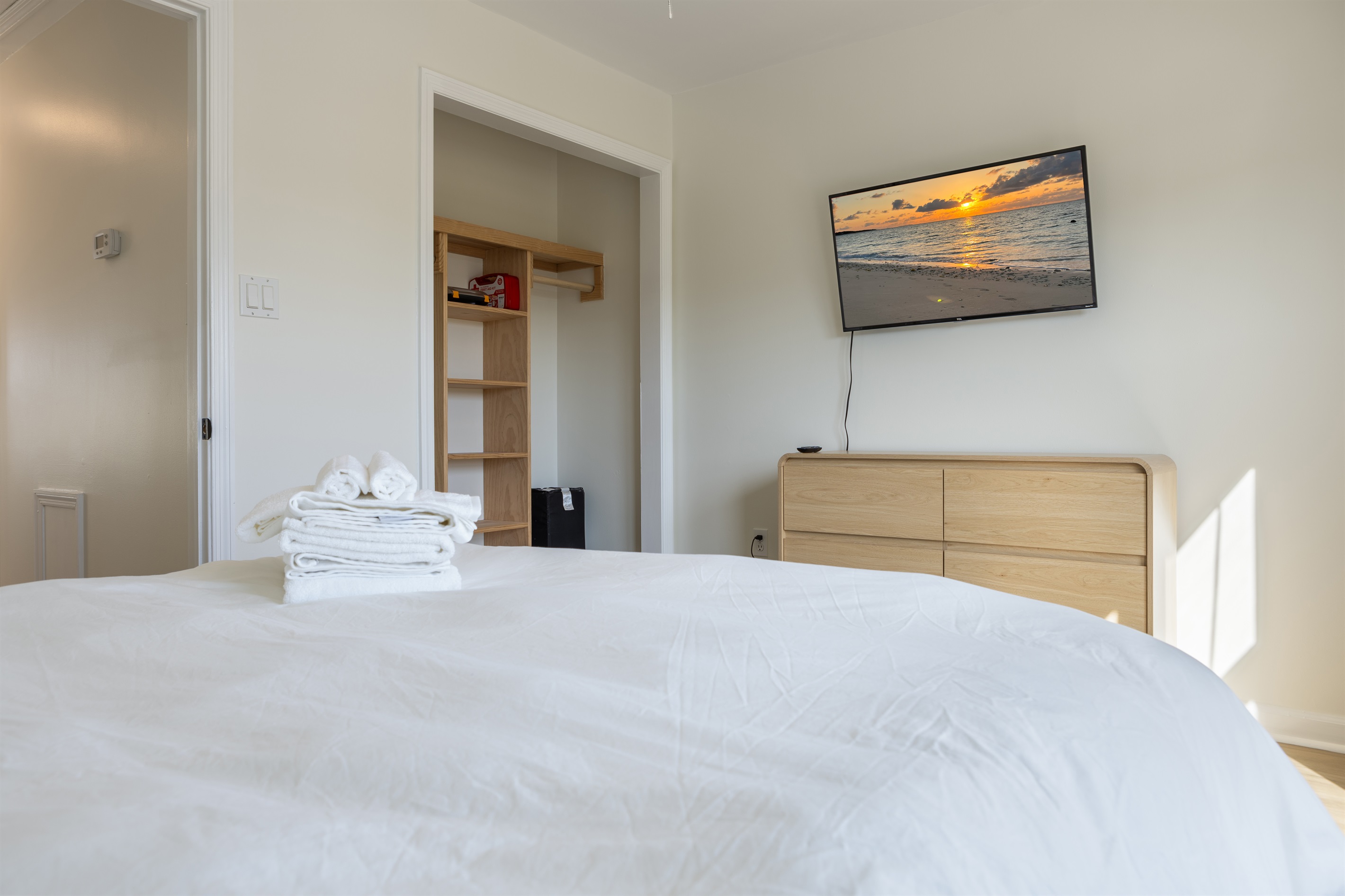 Bedroom 1, Queen bed & SmartTV