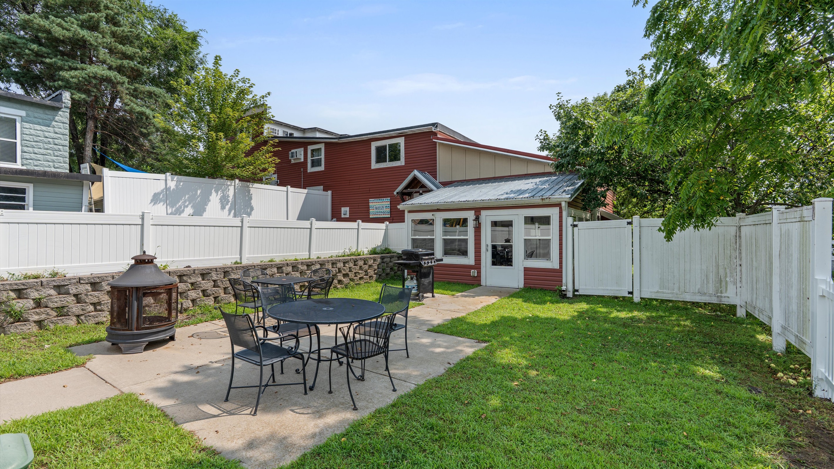 The guest backyard with provided grill and small fire ring. There are lake views just to the right, too!