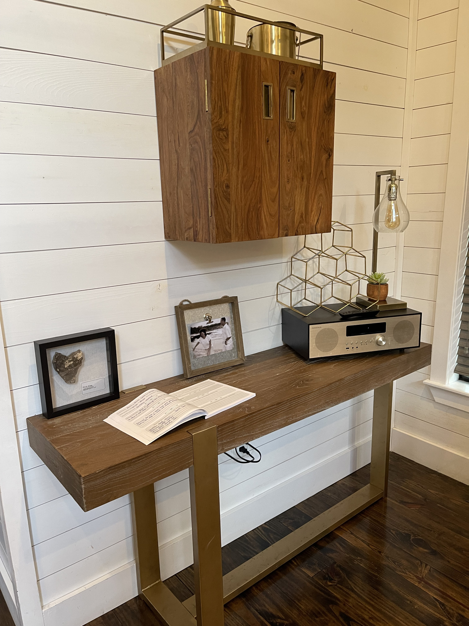 Small area for the guest book, blue tooth player and a few glasses for your favorite mixology.