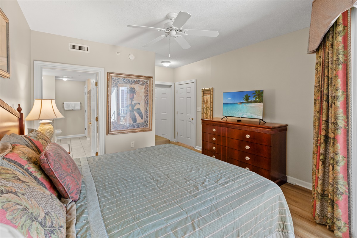 Main Bedroom w/ Private En-suite