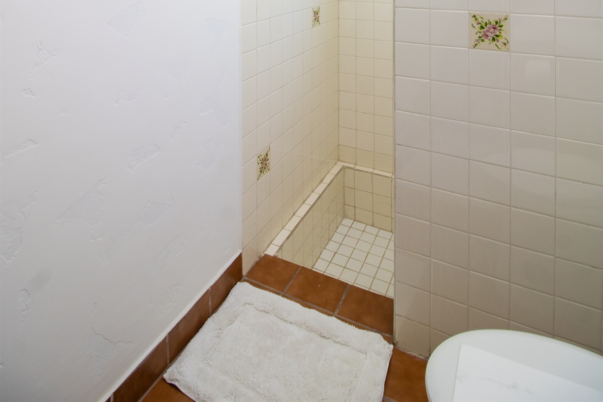 2nd Bedroom en suite Bathroom