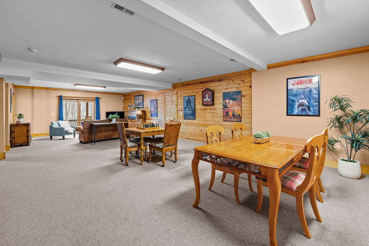 Lower level of the cabin