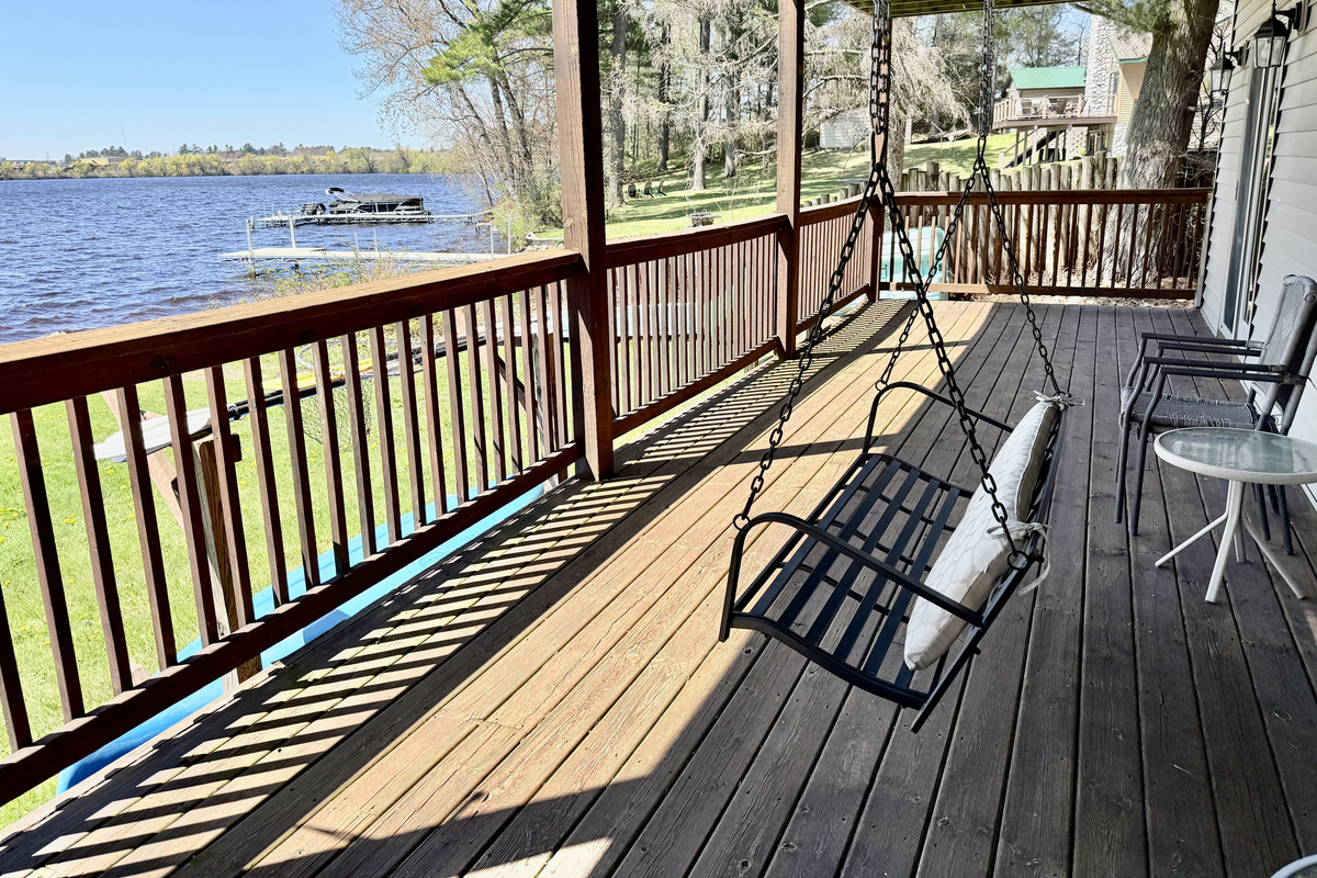 Screened Porch - Lake View Seating