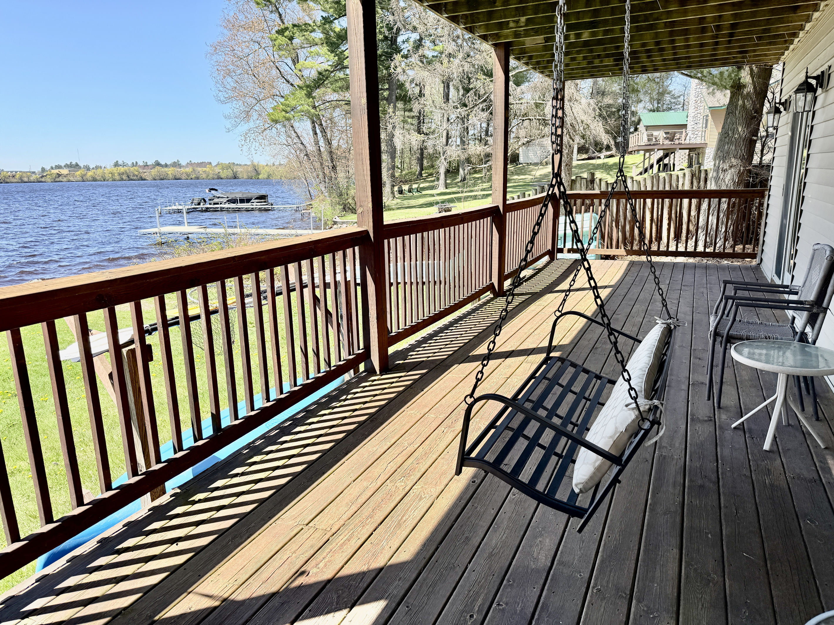 Screened Porch - Lake View Seating
